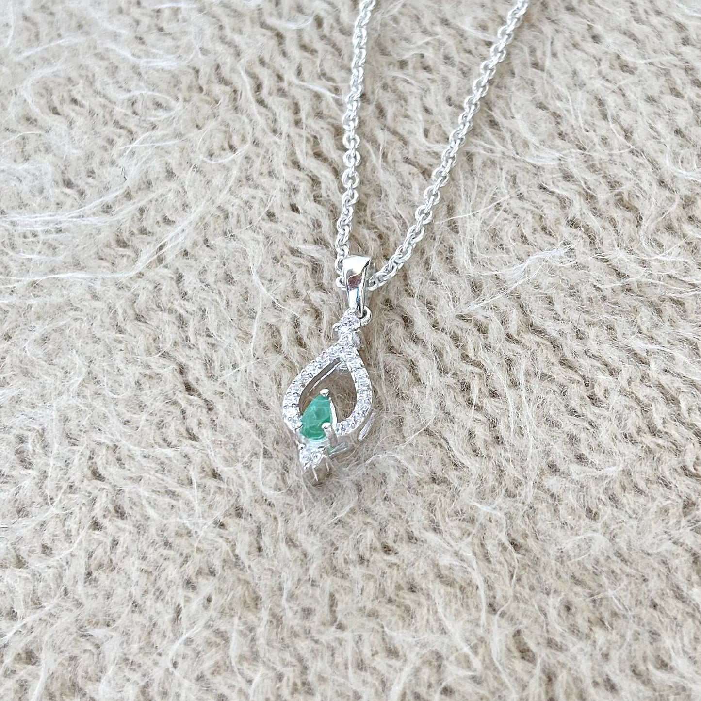 Natural Pear-Cut Emerald 925 Silver Pendant with Chain (Certified)