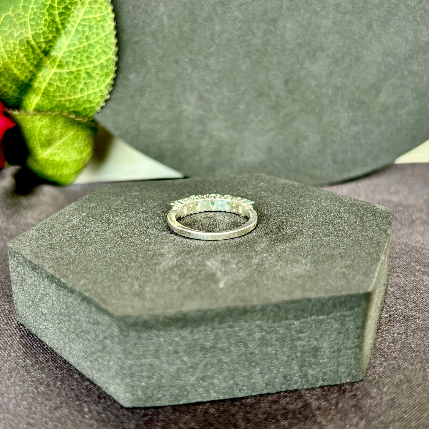 Exquisite Verdancy Ring - The Natural Emerald Luxe