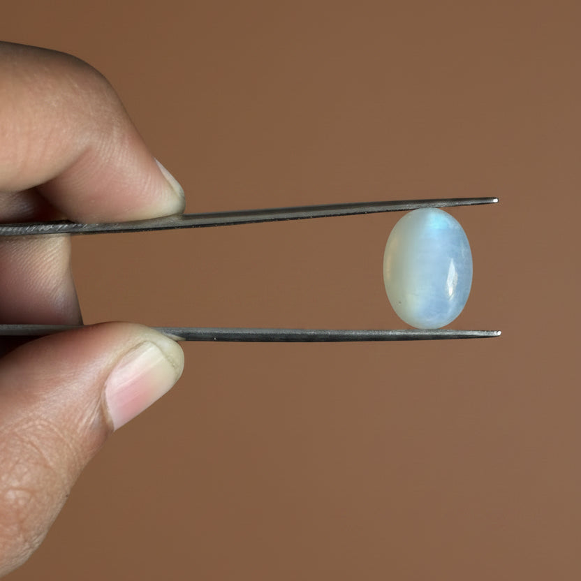 Natural Moonstone Oval Cut 6.10 Ct Gemstone (Certified)
