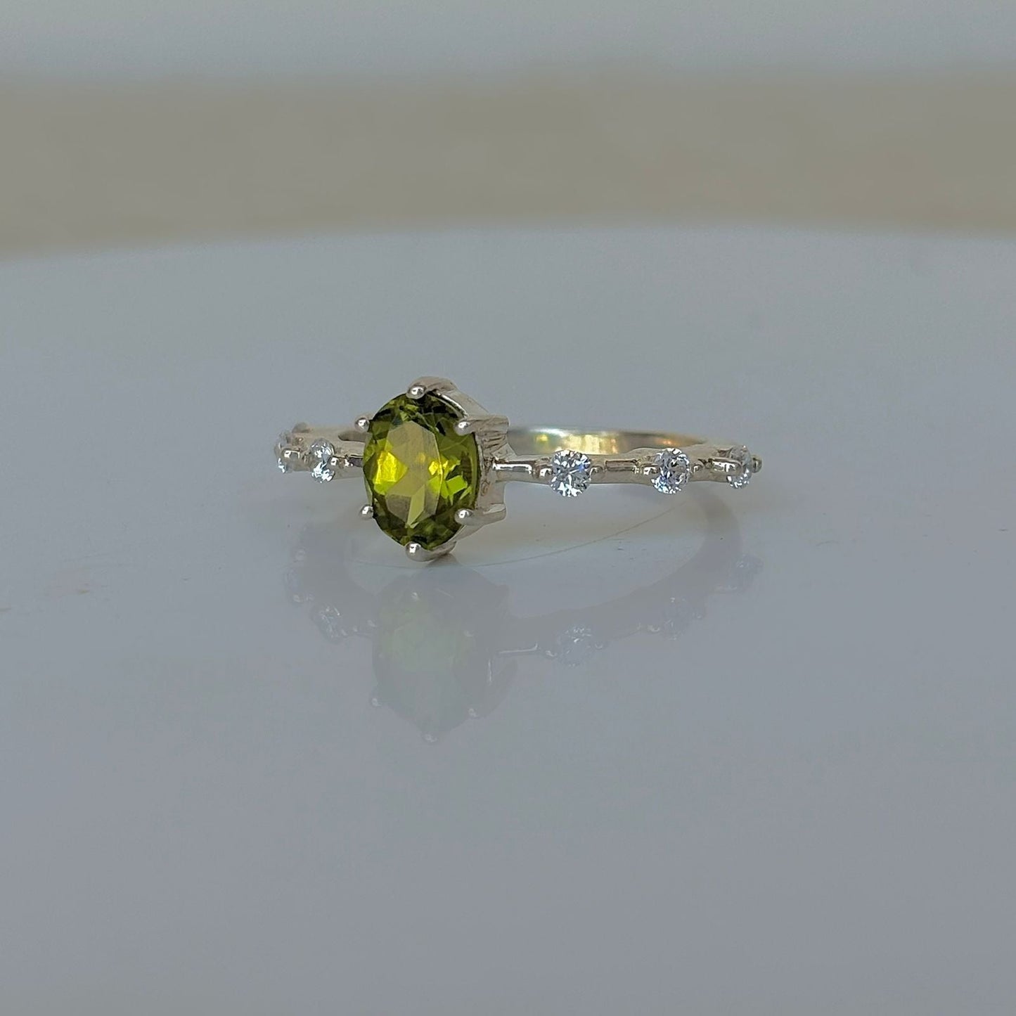 925 Pure Silver Natural Peridot August Birthstone Ring Oval Cut Solitaire Gift For Her