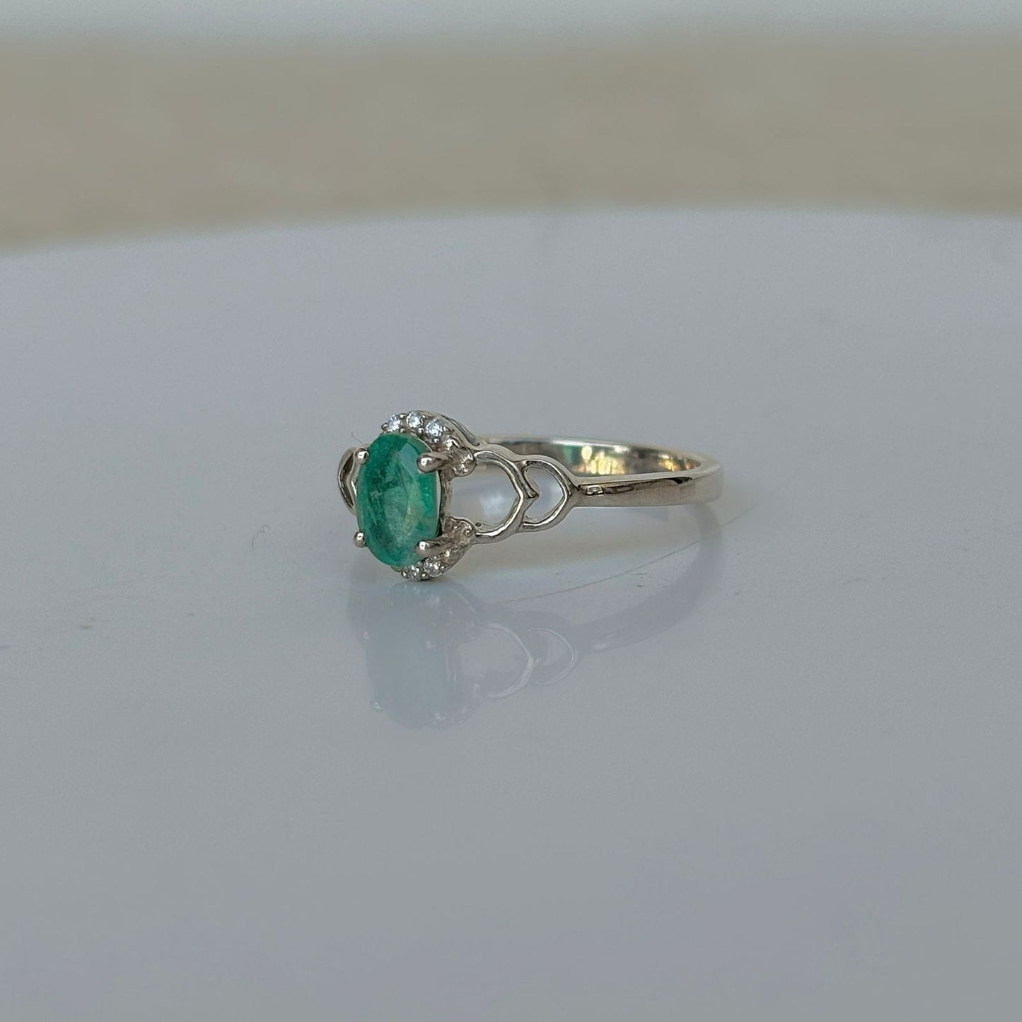 Natural Emerald 925 Pure Silver Oval Shape Gemstone Ring