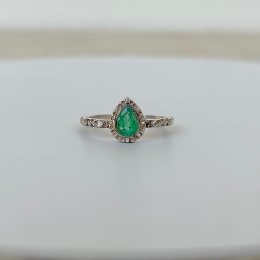 925 Pure Silver Natural Emerald Pear Cut Gemstone Dainty Ring