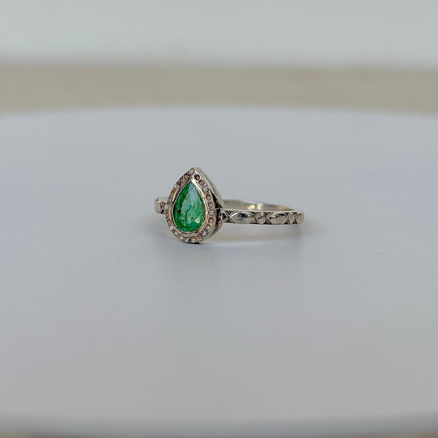 925 Pure Silver Natural Emerald Pear Cut Gemstone Dainty Ring