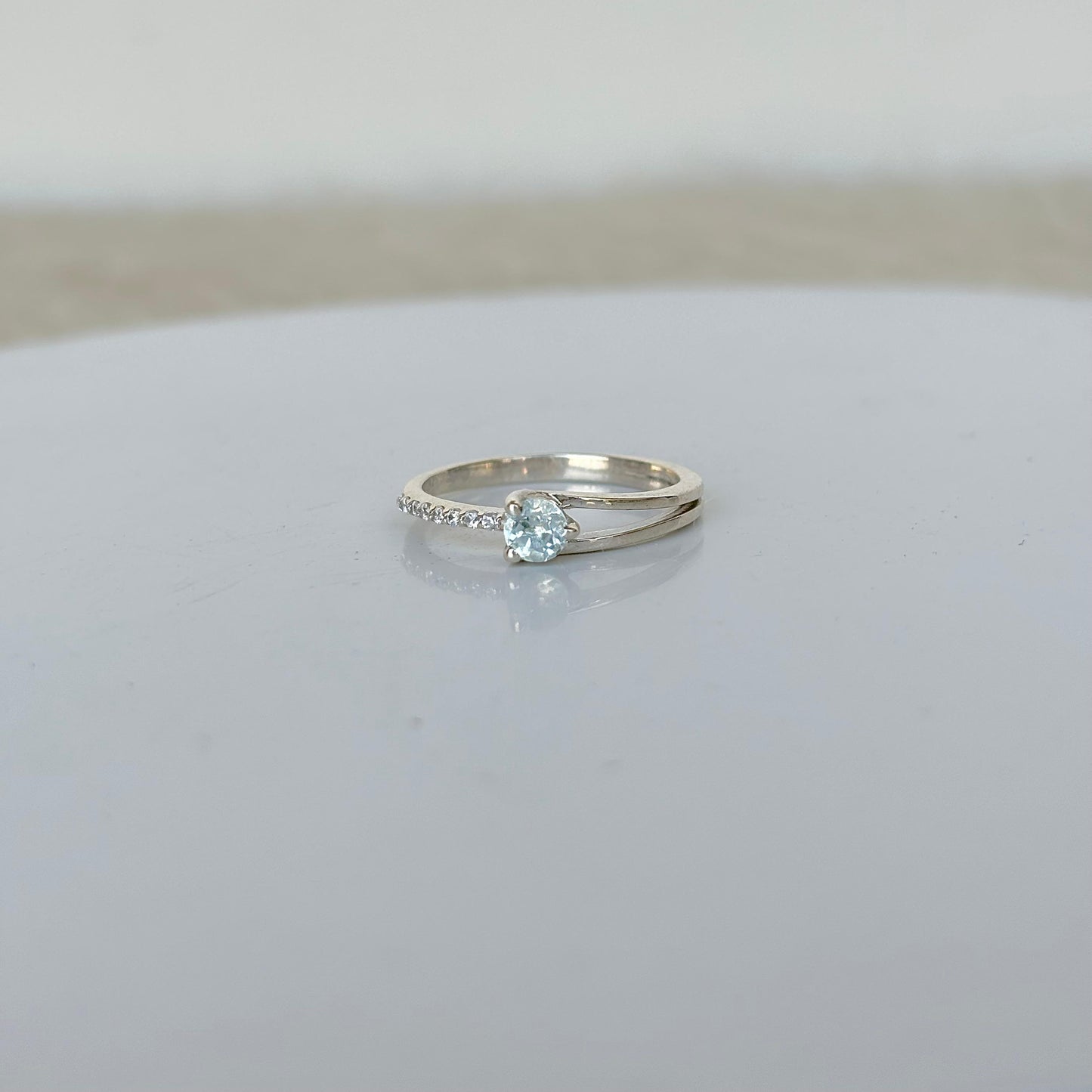 925 Pure Silver Natural Blue Topaz Minimalistic Ring