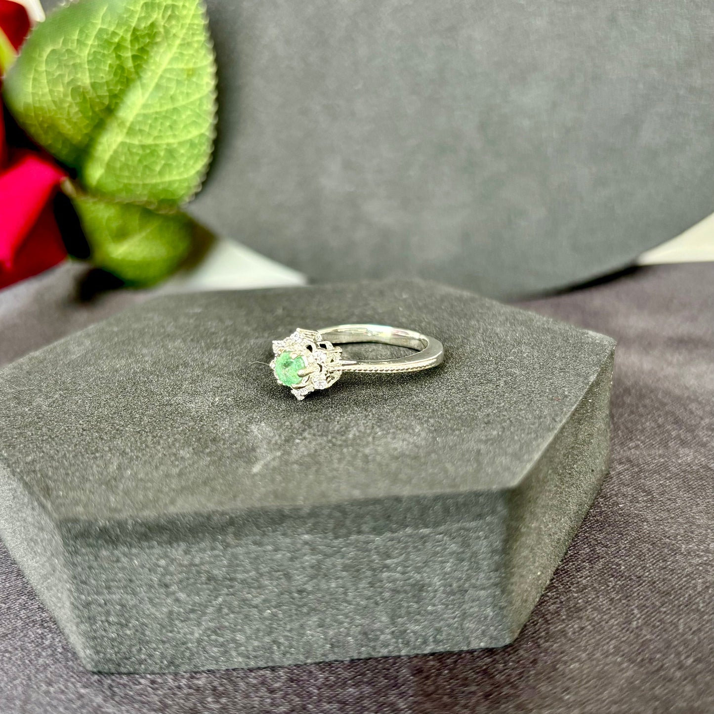 Royal Natural Emerald: The Classic Gemstone Band