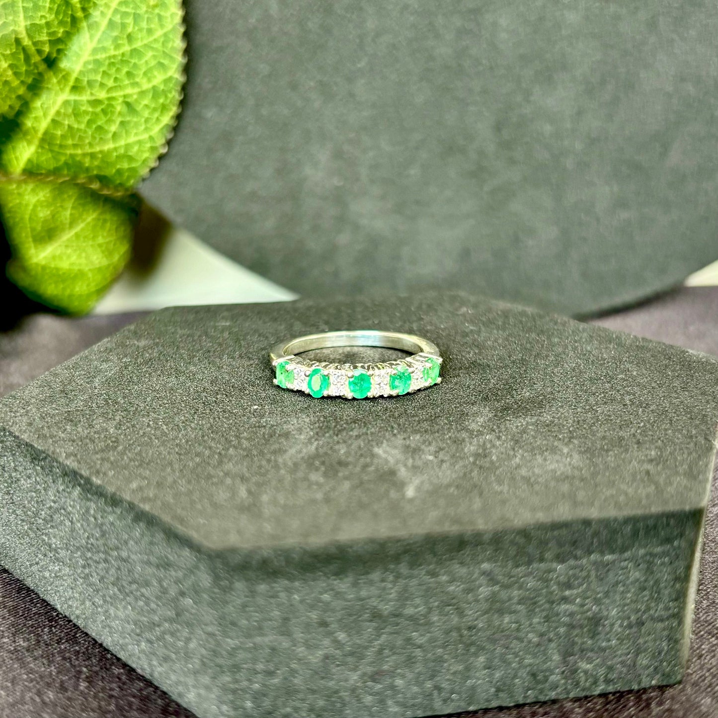 Exquisite Verdancy Ring - The Natural Emerald Luxe