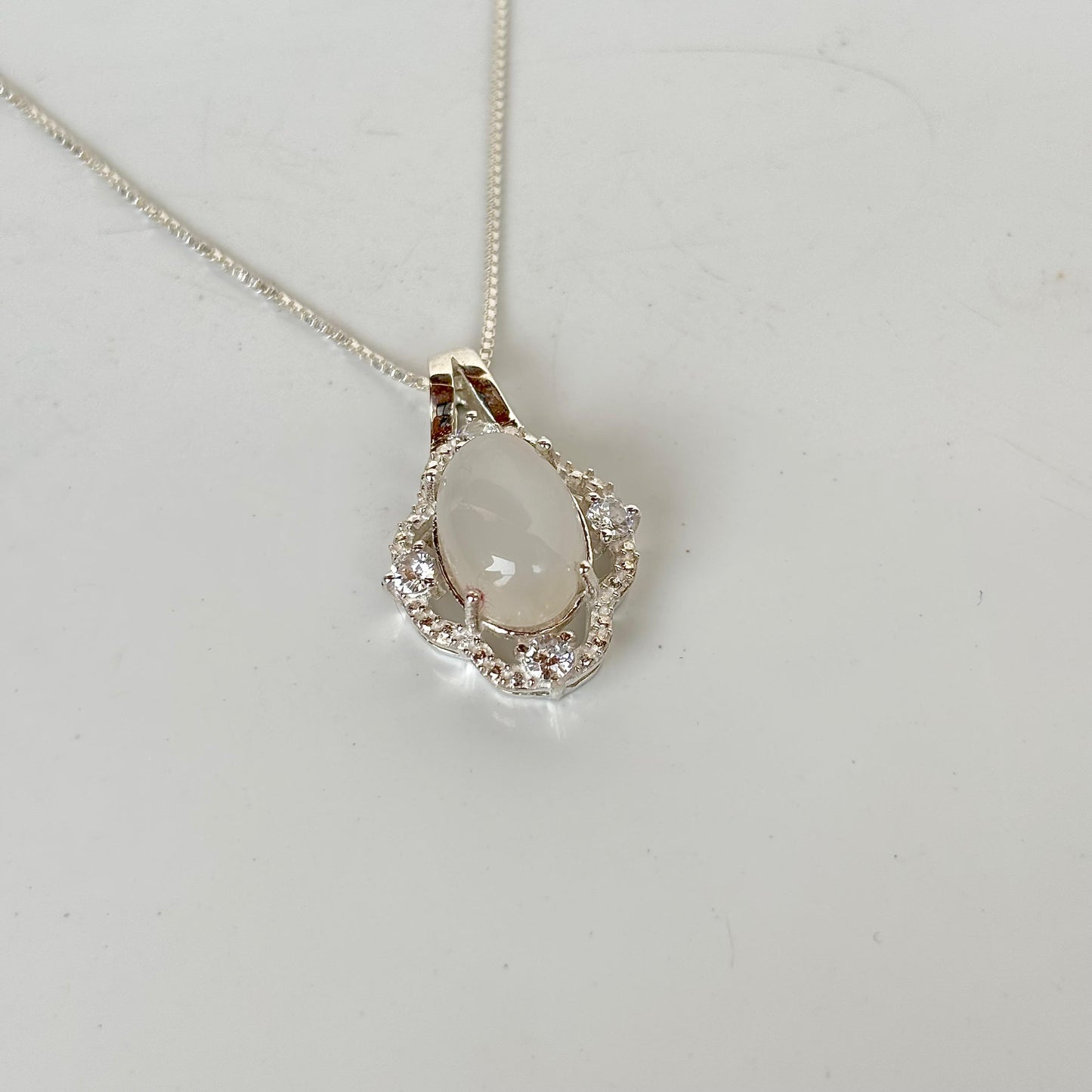 925 sterling silver pendant with natural moonstone – elegant and handcrafted gemstone jewelry