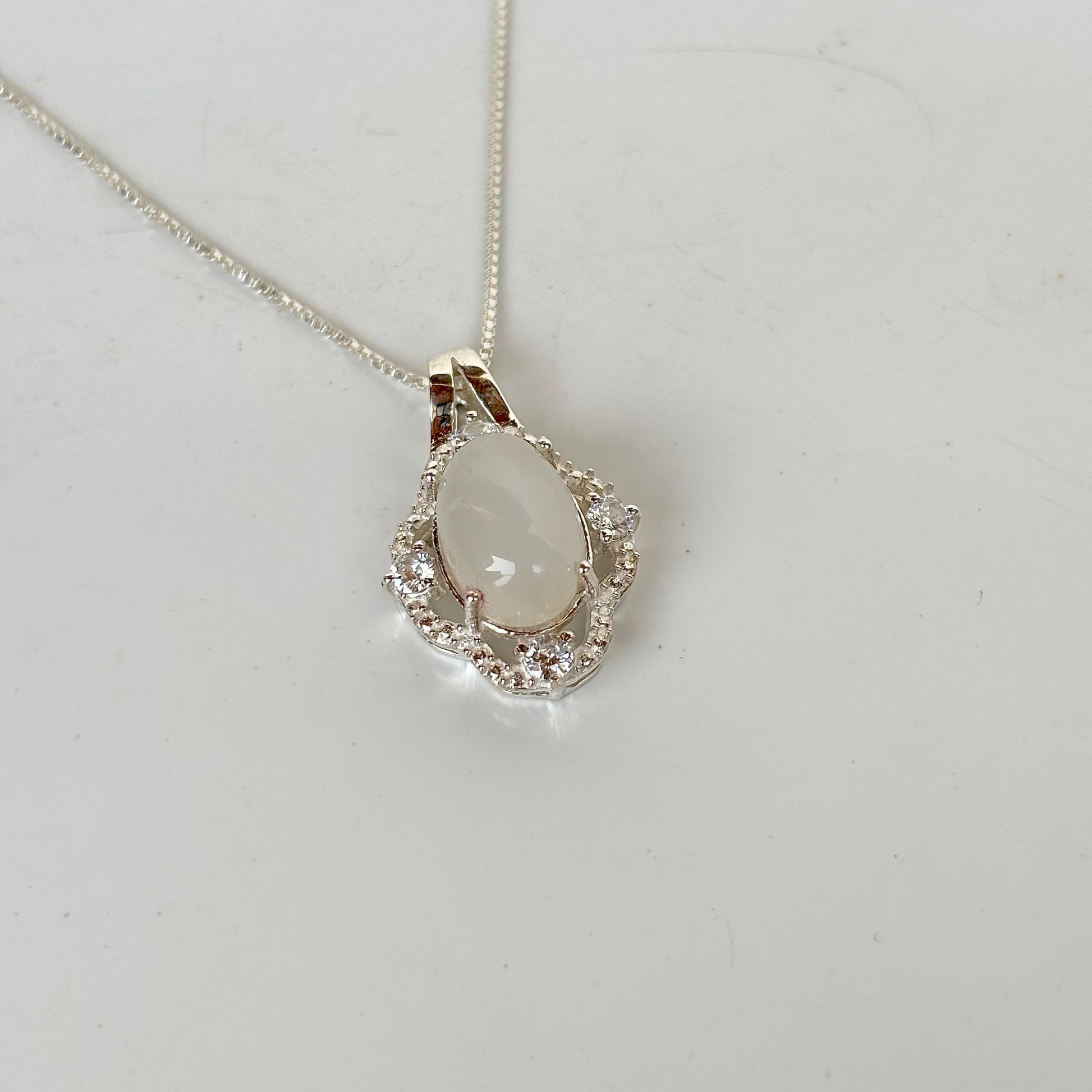 925 sterling silver pendant with natural moonstone – elegant and handcrafted gemstone jewelry