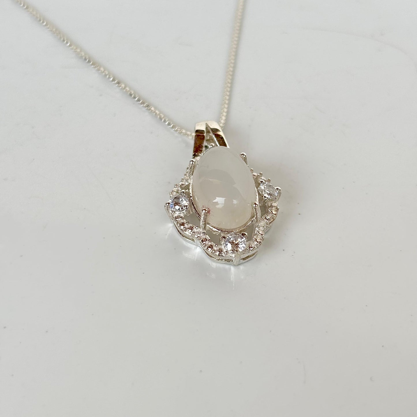 925 sterling silver pendant with natural moonstone – elegant and handcrafted gemstone jewelry