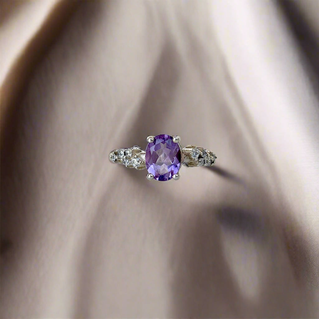 Sterling Love: 925 Pure Silver Oval Natural Amethyst Ring – An Elegant Gift for Her