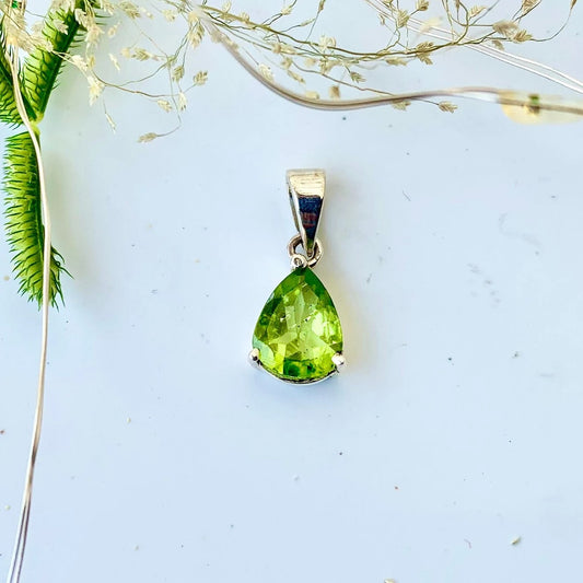 Natural Peridot 925 Pure Silver Pear Cut Solitaire August Birthstone Pendant