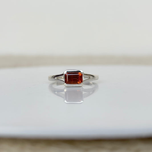 Autumn Glow: The Hessonite Gemstone Ring