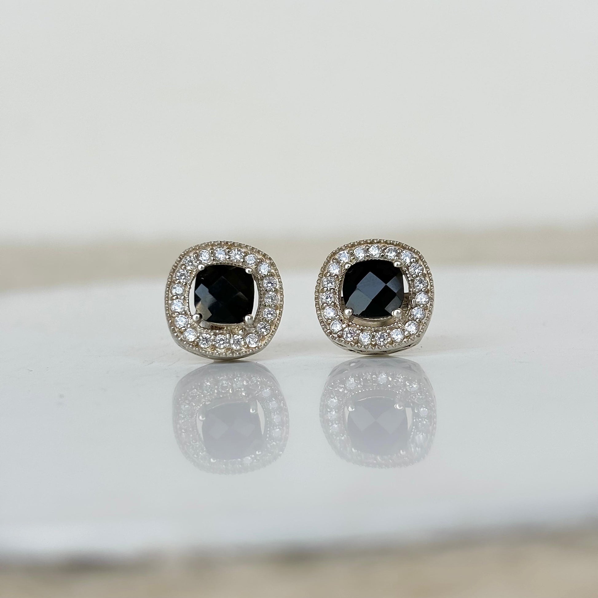 Natural black onyx halo stud earrings in 925 sterling silver – bold gemstone jewelry for everyday elegance